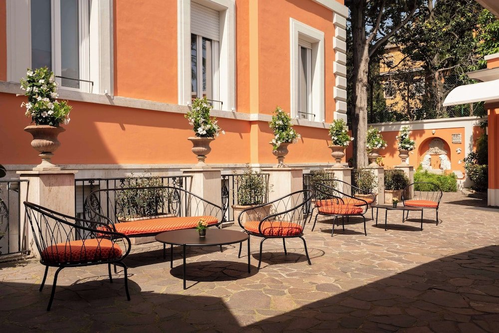 Degli Aranci image 2