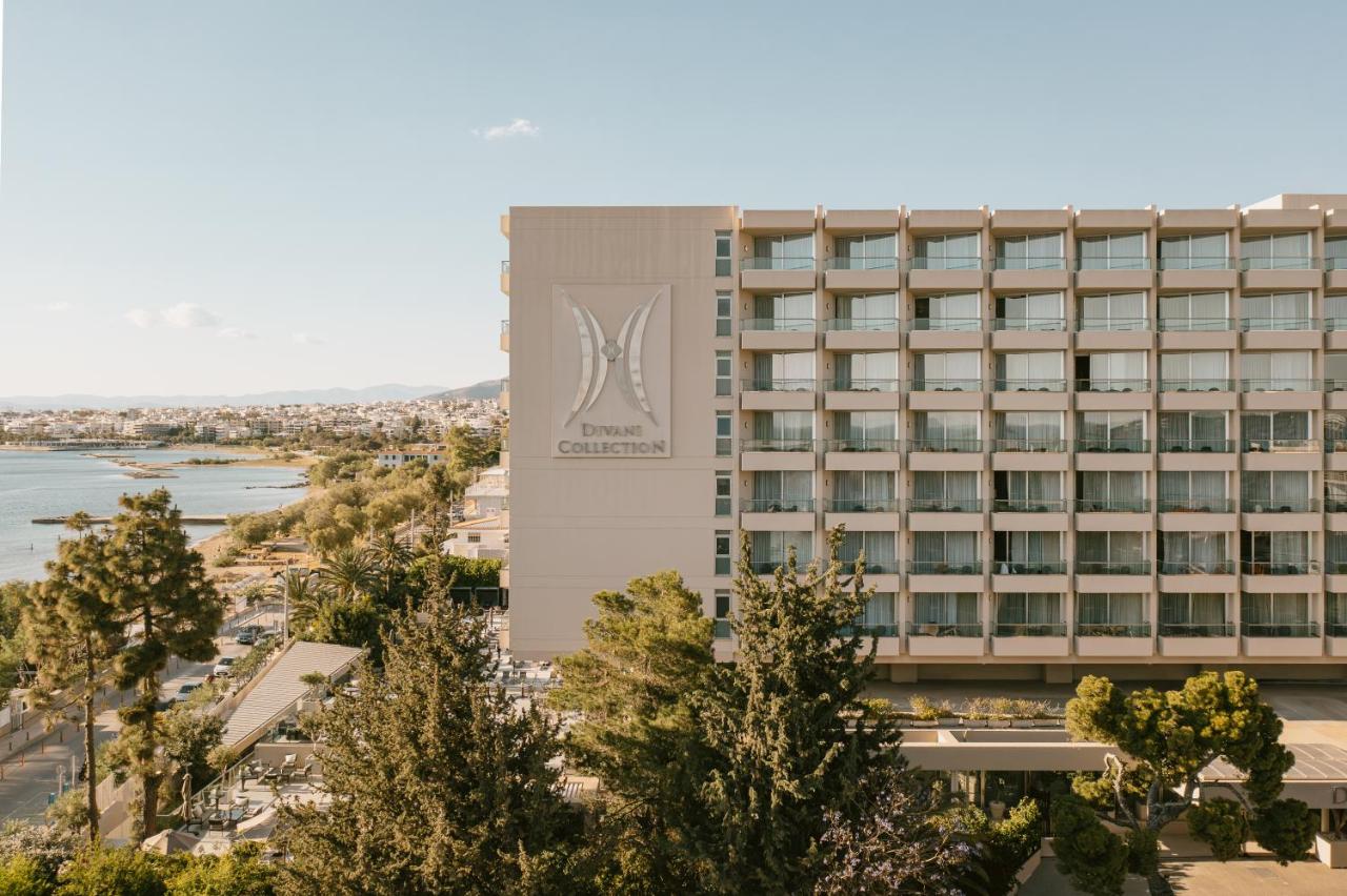 Een impressie van een hotel met uitzicht op de oceaan. bij Divani Apollon Palace & Thalasso in Athene