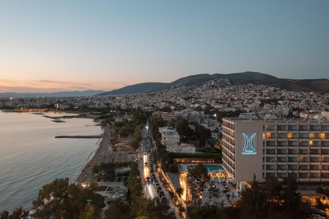 een luchtfoto van een stad en het water bij Divani Apollon Palace & Thalasso in Athene