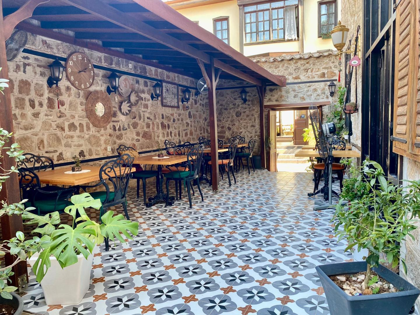 Cedrus Hotel image 2