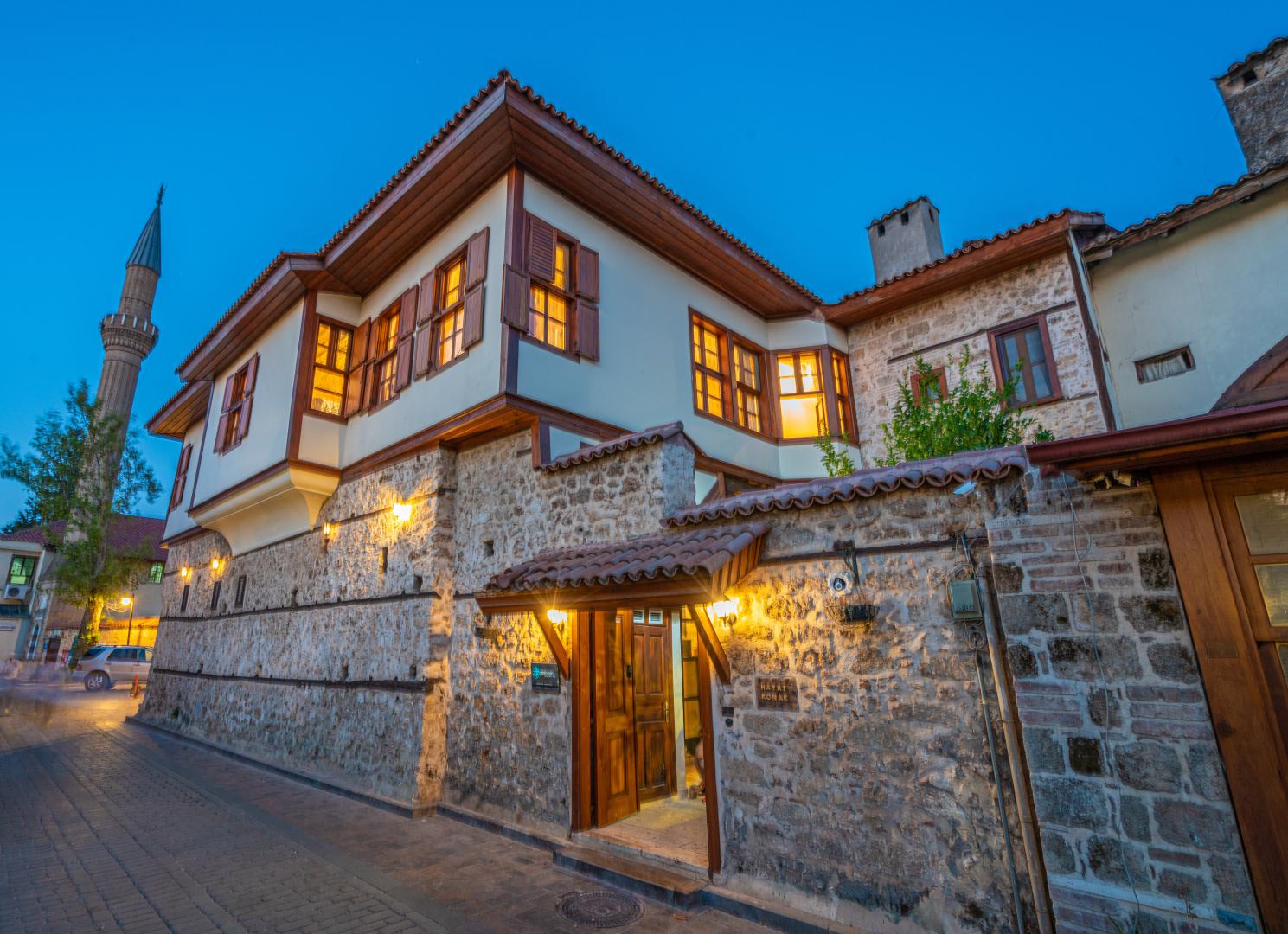 Cedrus Hotel image 1