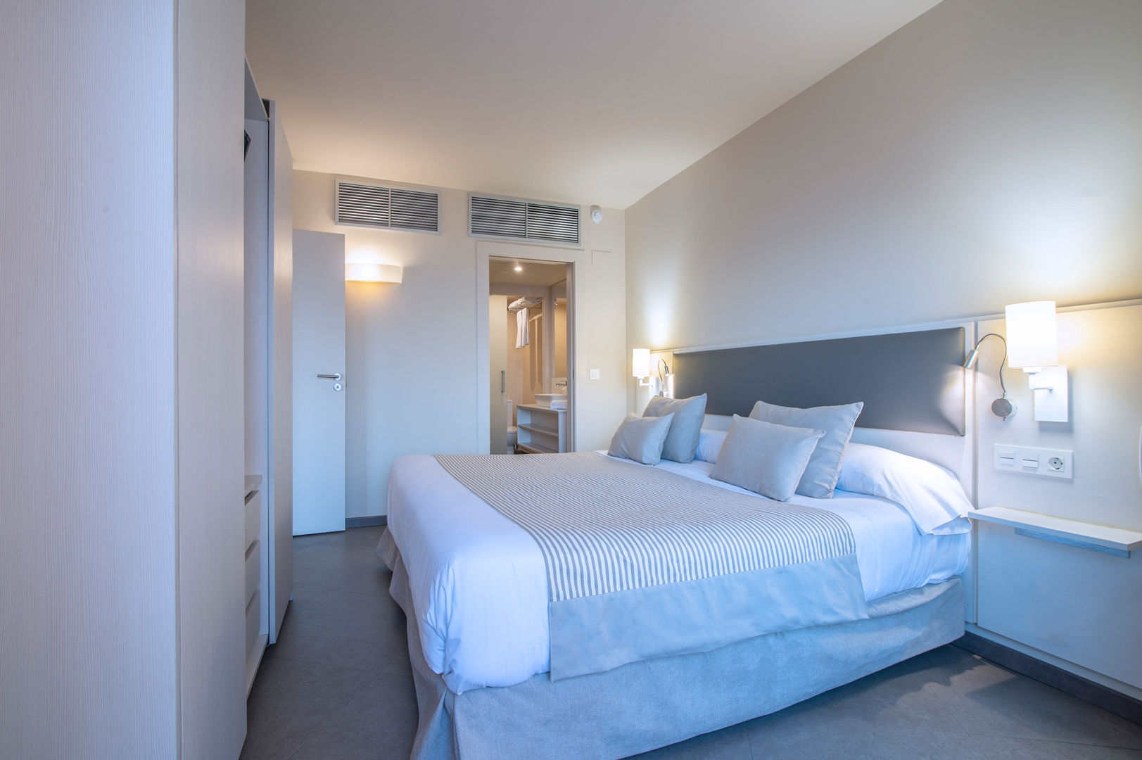 Pierre & Vacances Hotel El Puerto image 1