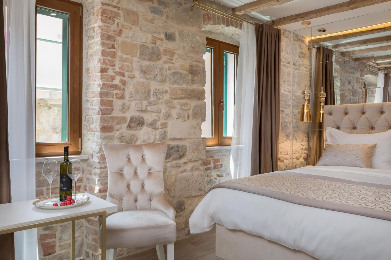 Suite met zithoek — Le Premier Rooms