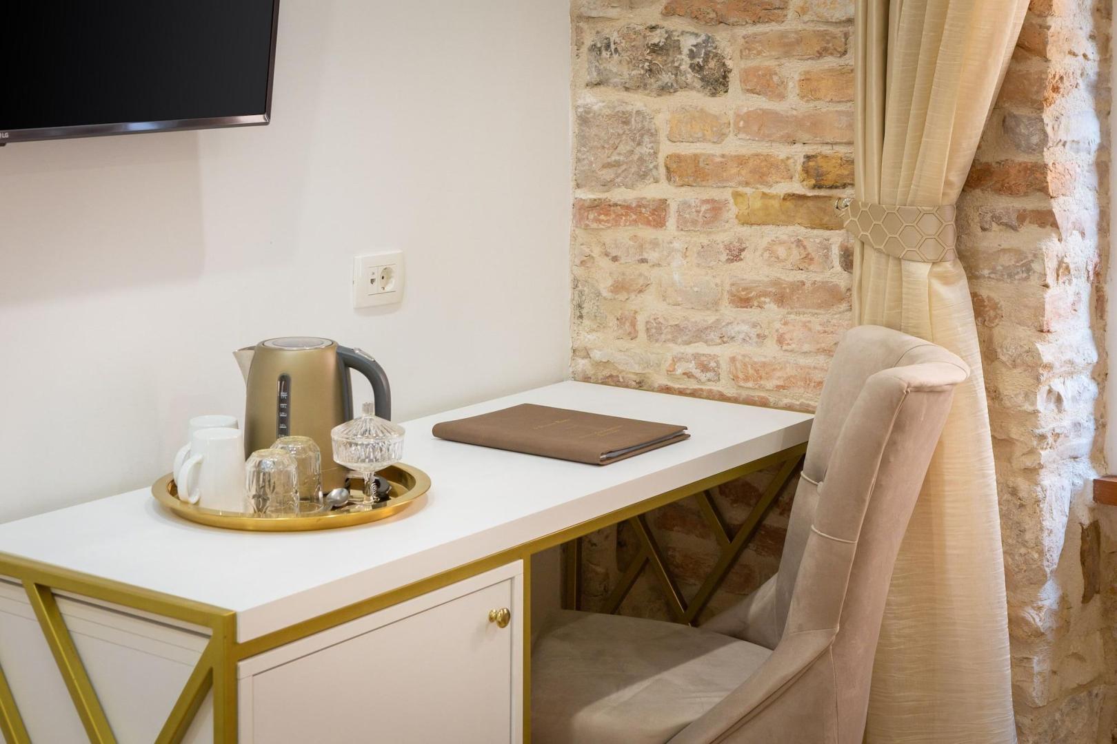 Suite met zithoek — Le Premier Rooms