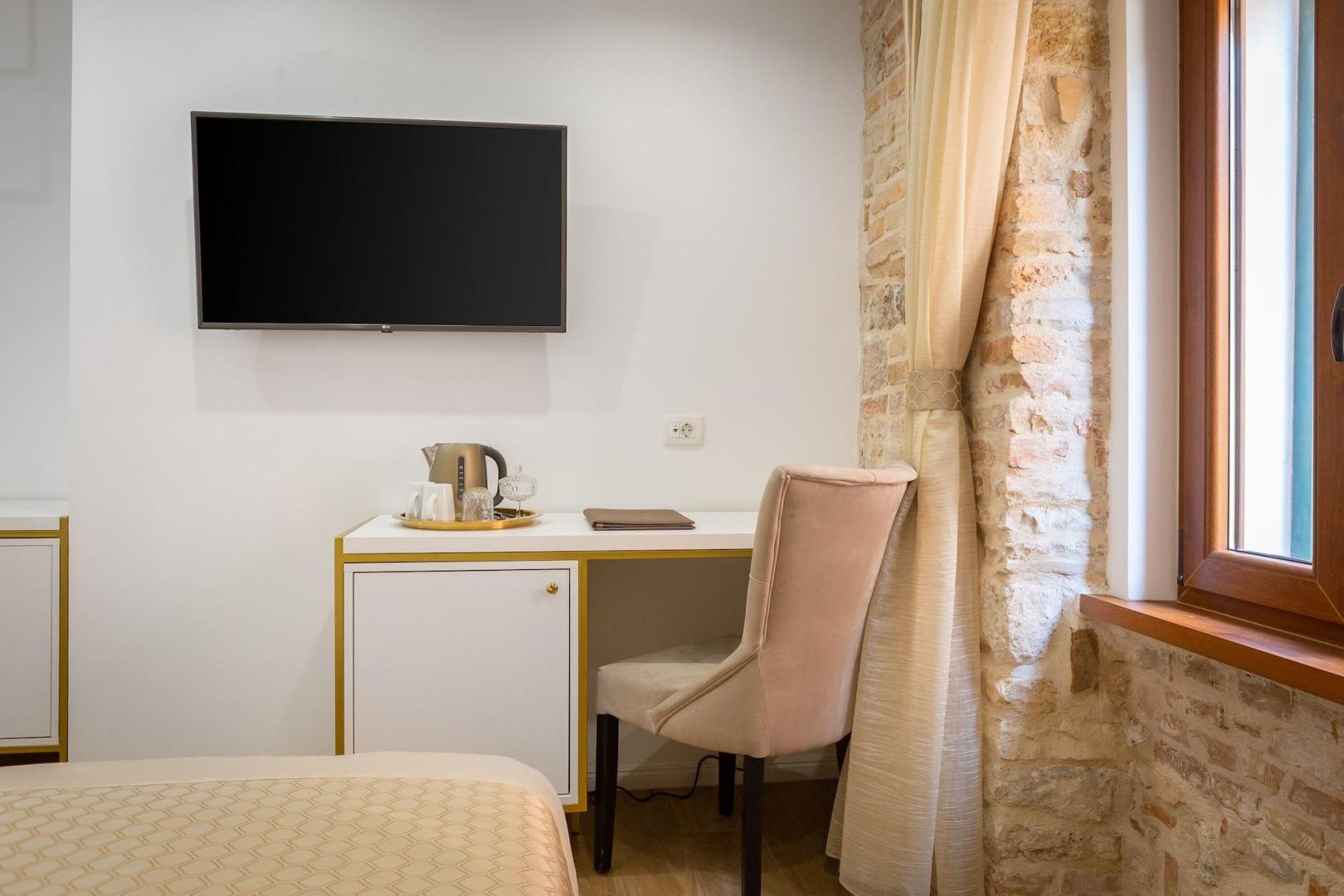 Suite met zithoek — Le Premier Rooms