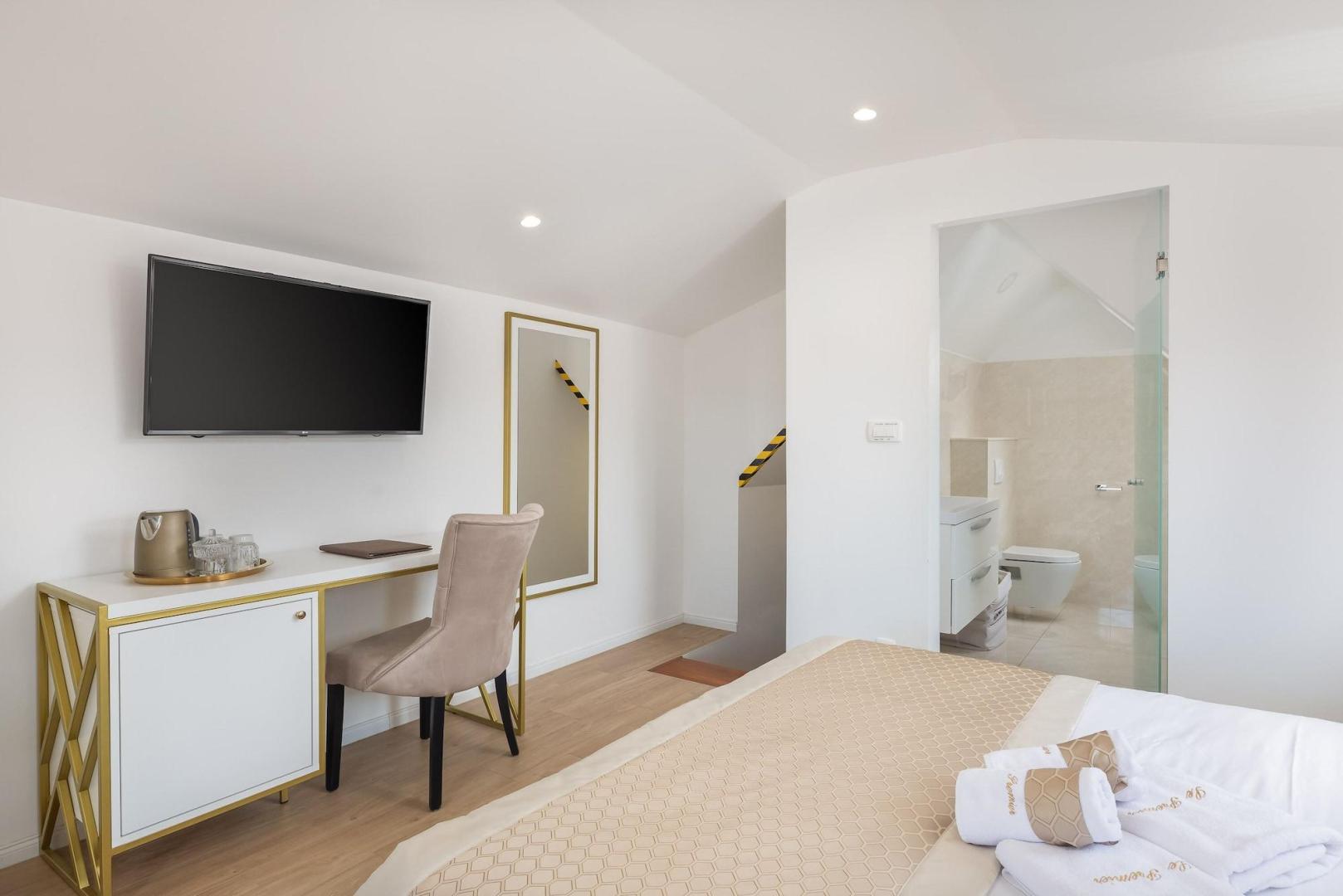 Suite met zithoek — Le Premier Rooms