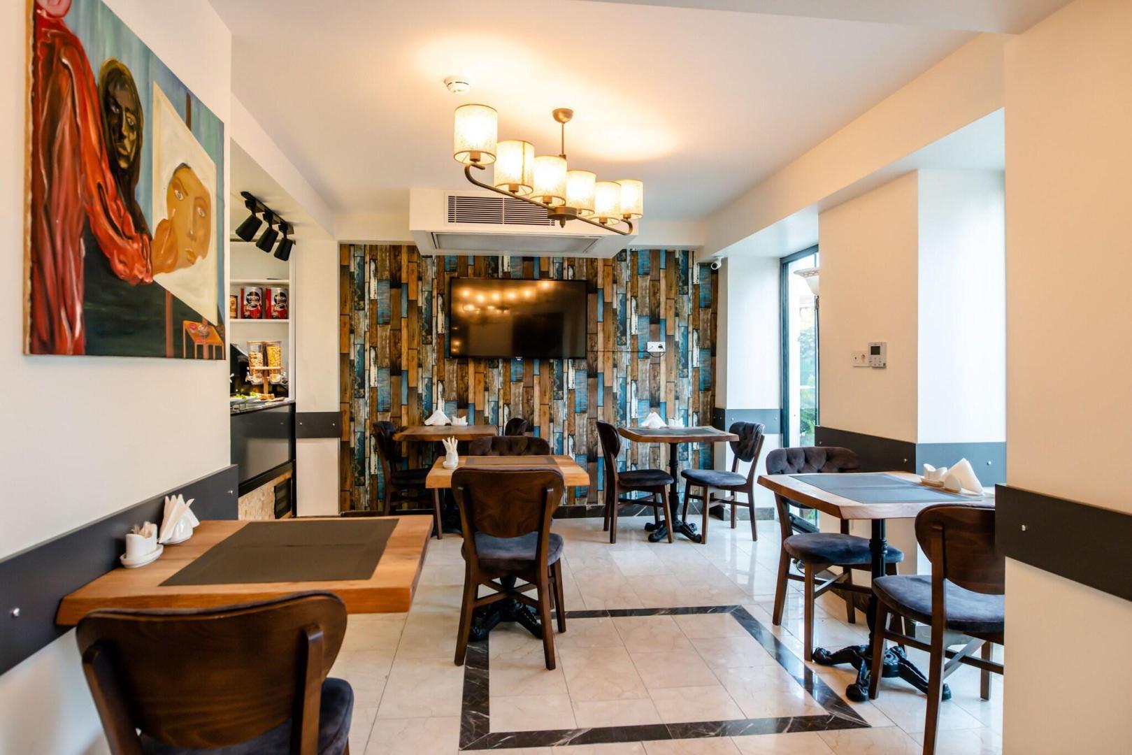 The Camelot Hotel image 1