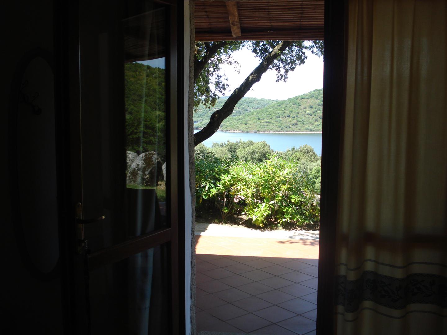 Zeezicht vanaf het balkon — Hotel Relais Valkarana