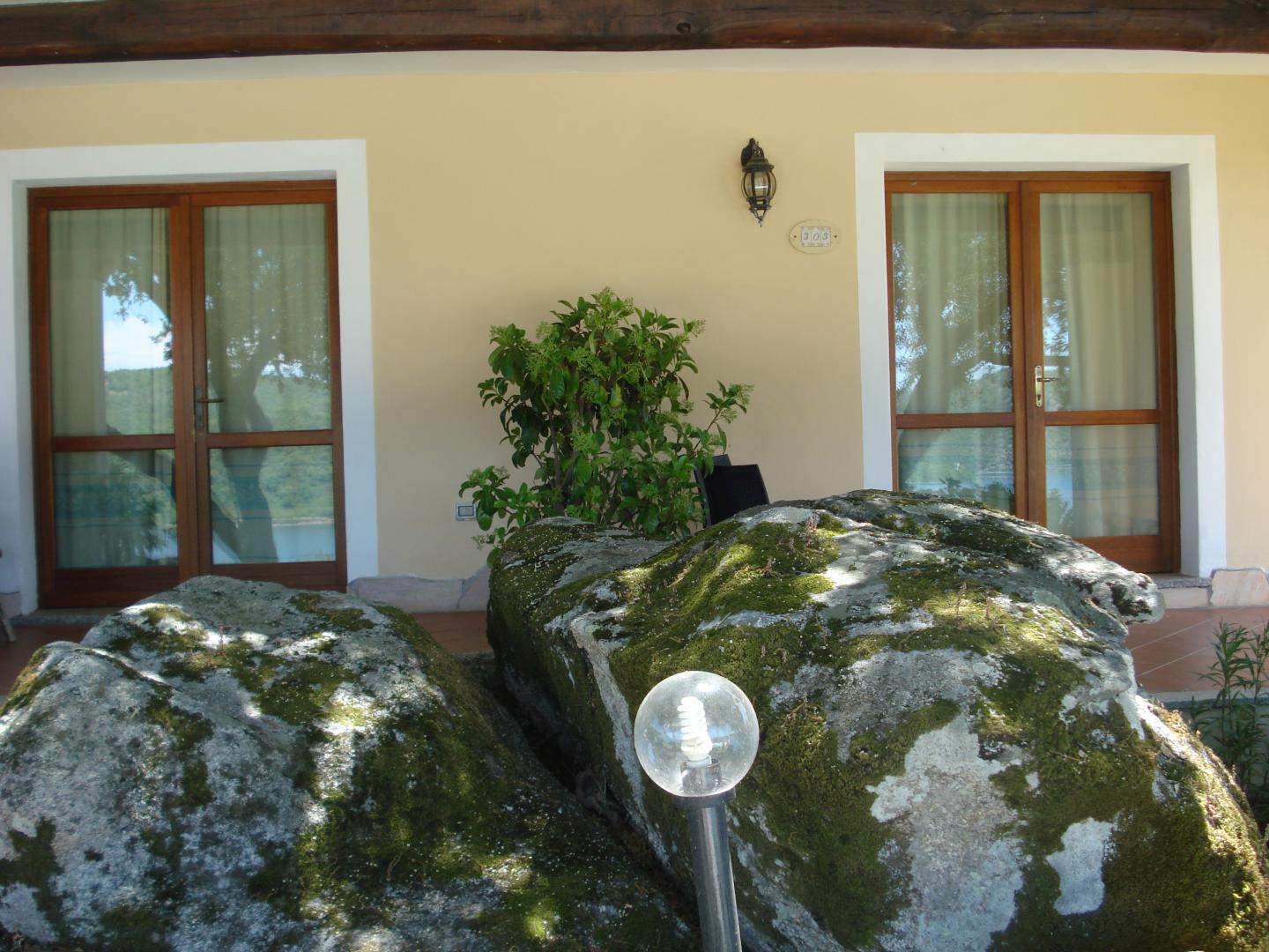 Binnenplaats — Hotel Relais Valkarana