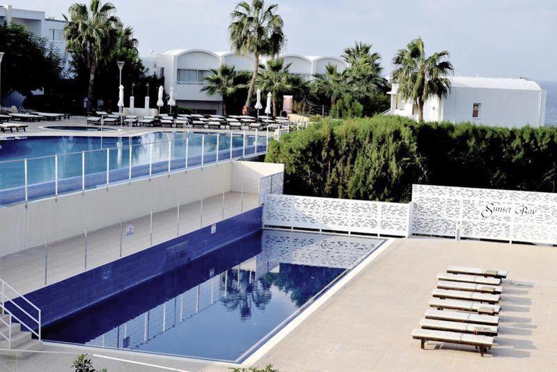 Theo Sunset Bay Hotel in Paphos - foto 5