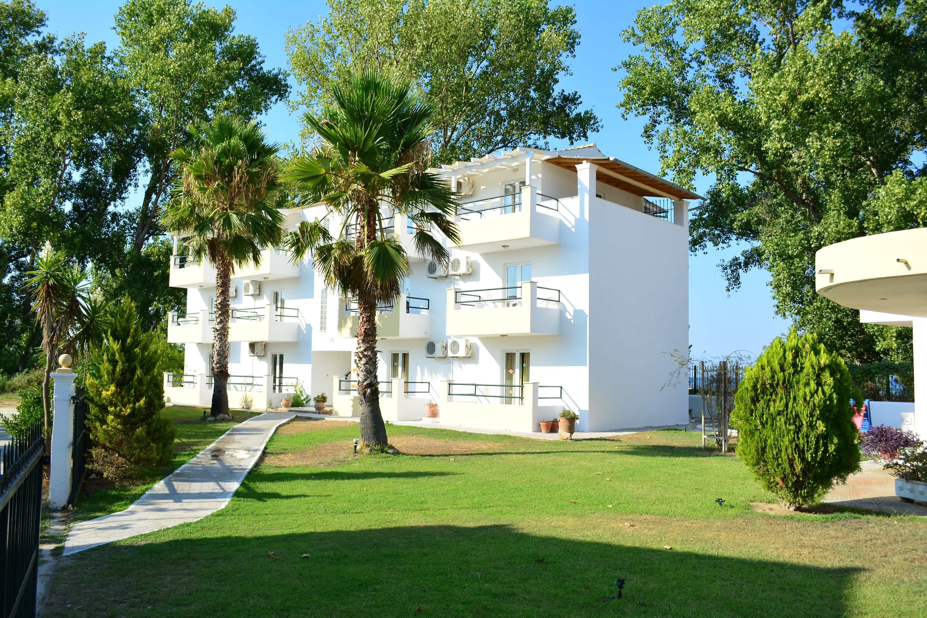 Cavos Beach House.