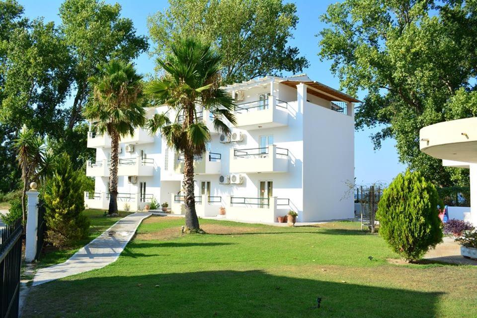 Cavos Beach House.