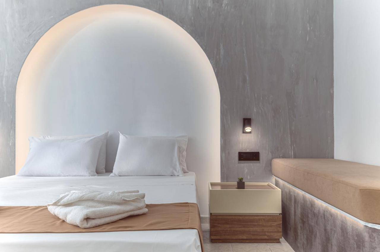 een slaapkamer met een bed met een boog erboven bij Sunny Hill by Estia Adults Only in Stalida