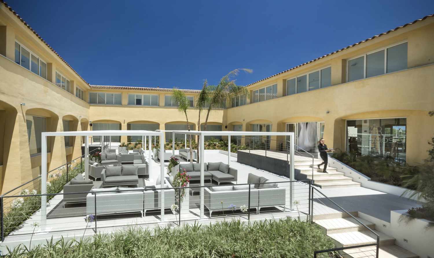 Relaxruimte met ligbedden — Hotel San Teodoro
