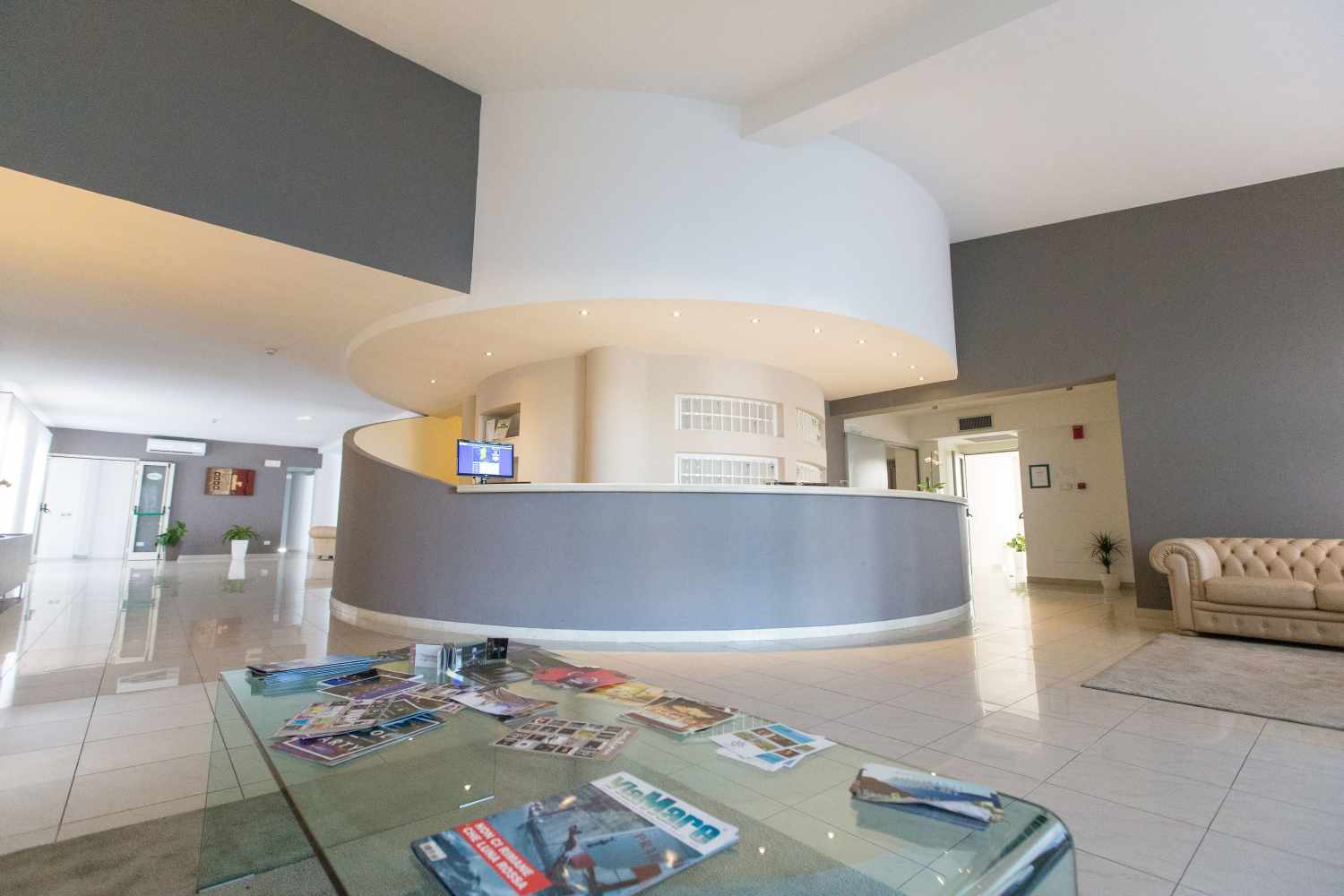 Lobby met receptie — Hotel San Teodoro