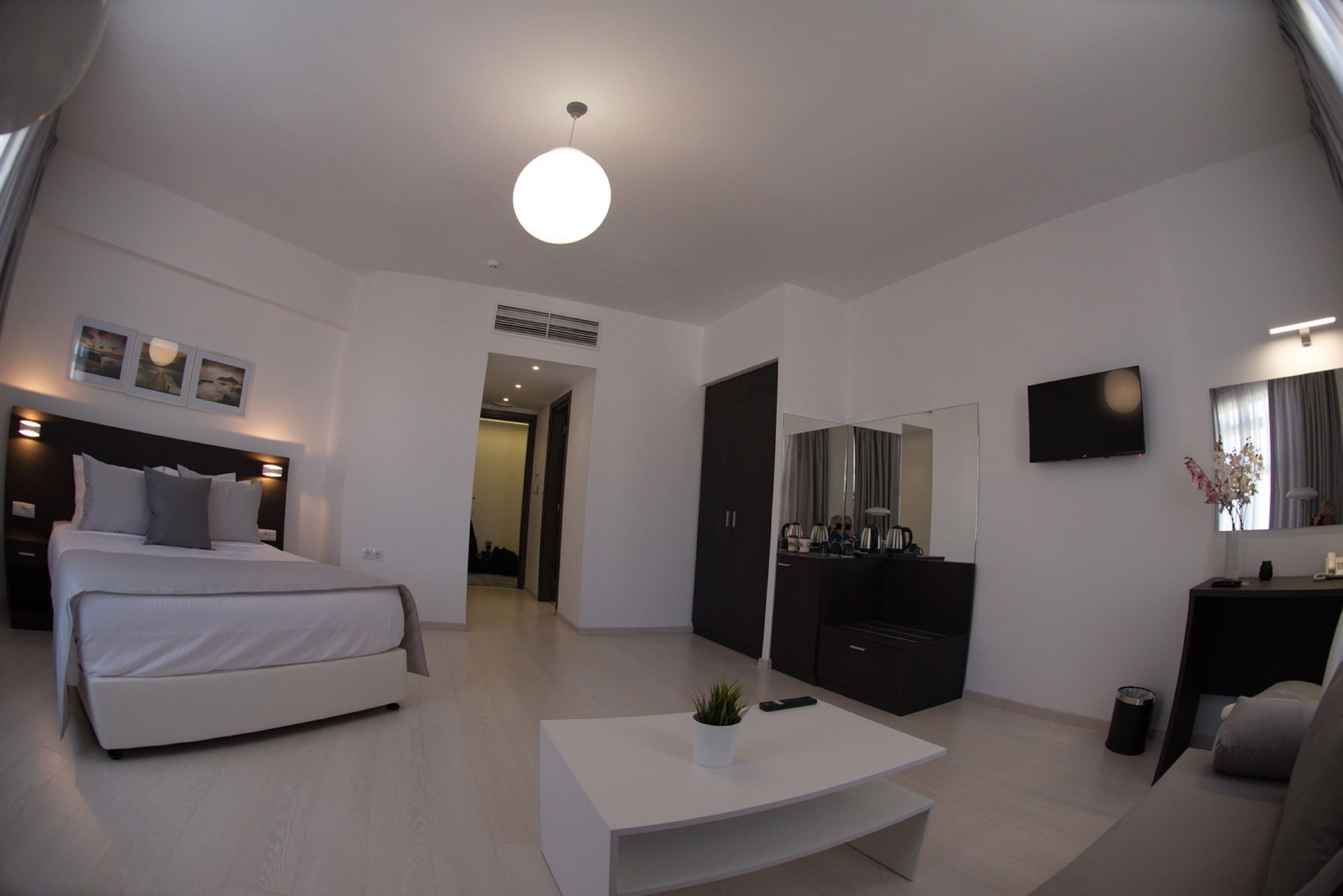 Boss Boutique Athens image 2