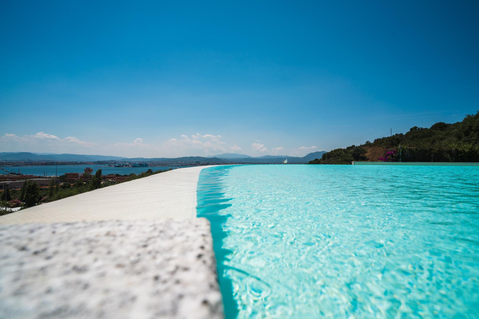 Infinity-zwembad met zeezicht — Hotel dP Olbia - Sardinia