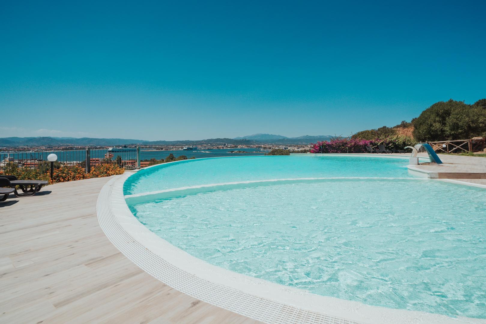 Infinity-zwembad met zeezicht — Hotel dP Olbia - Sardinia