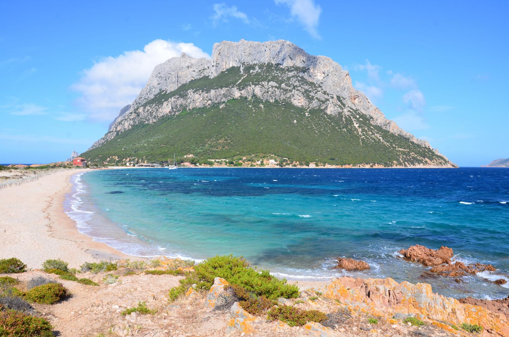 Rotsachtige kustlijn — Hotel dP Olbia - Sardinia