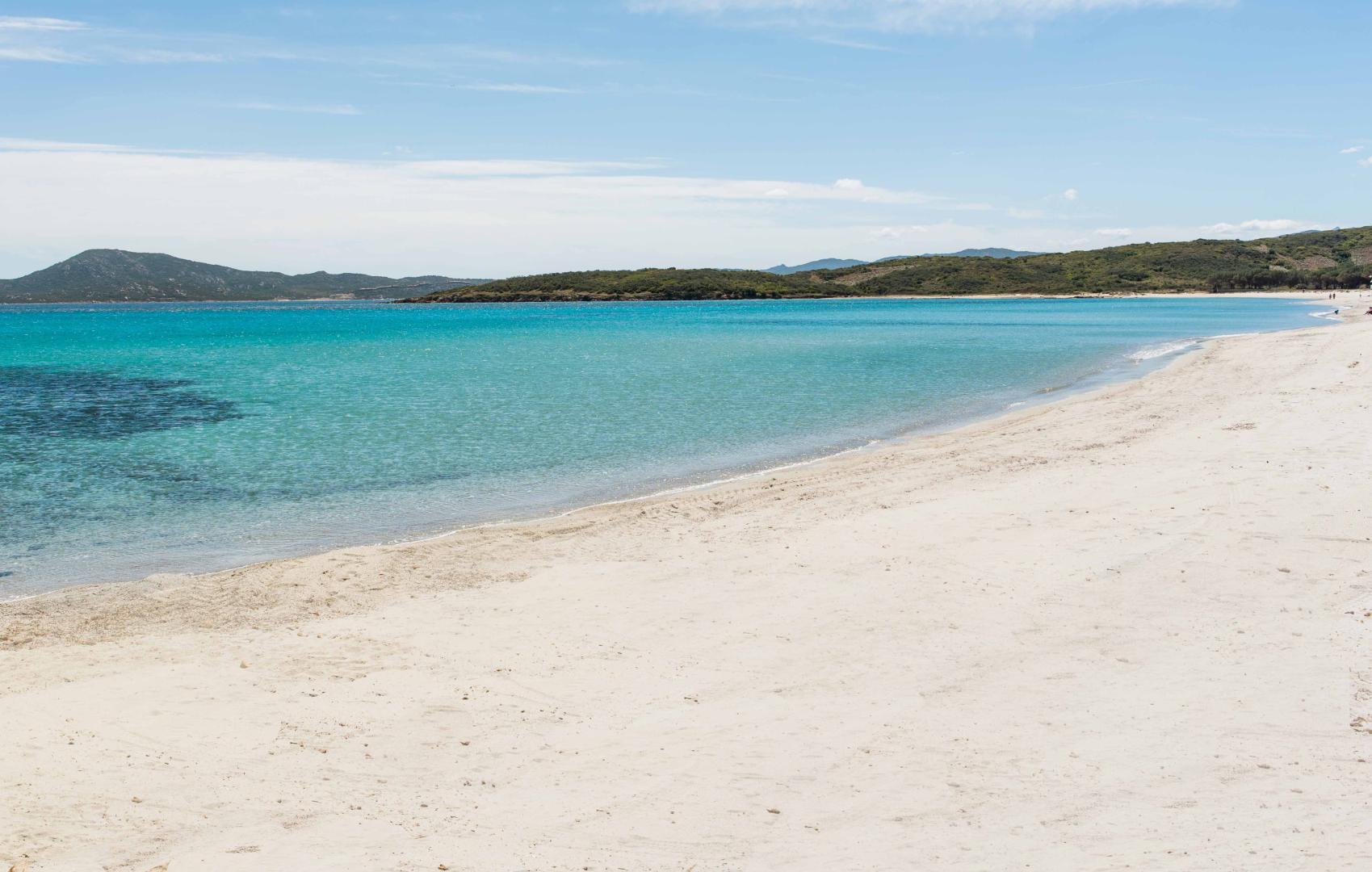 Wit zandstrand met turquoise water — Hotel dP Olbia - Sardinia