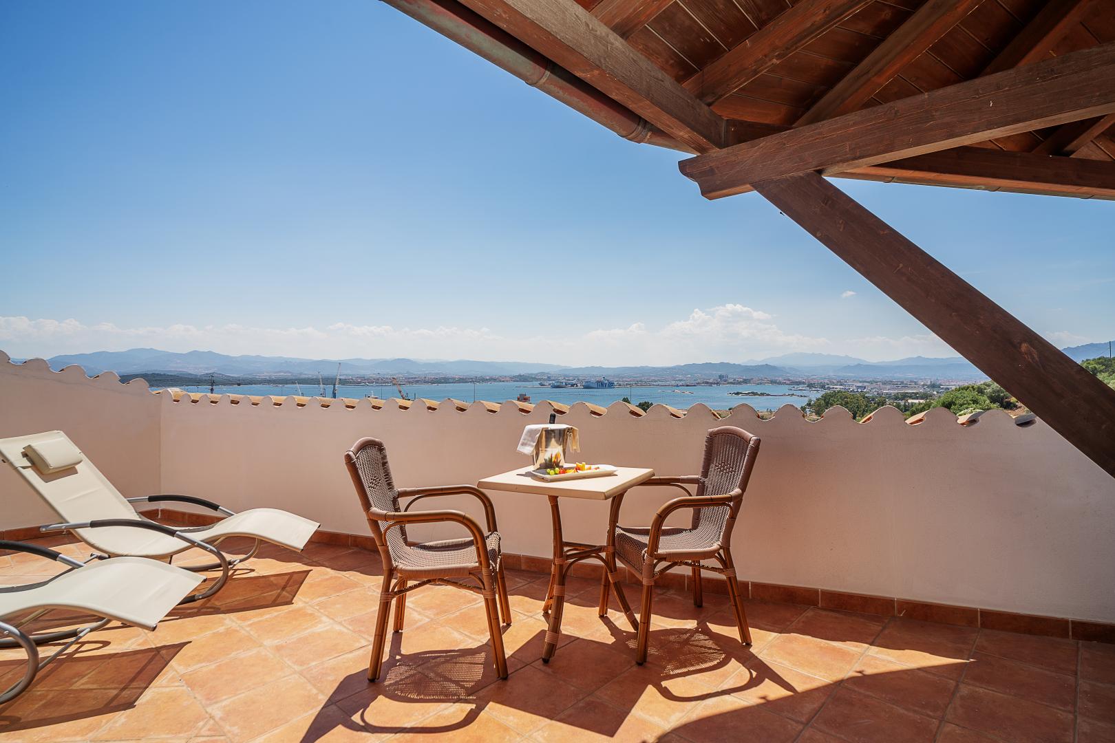 Zeezicht vanaf het balkon — Hotel dP Olbia - Sardinia