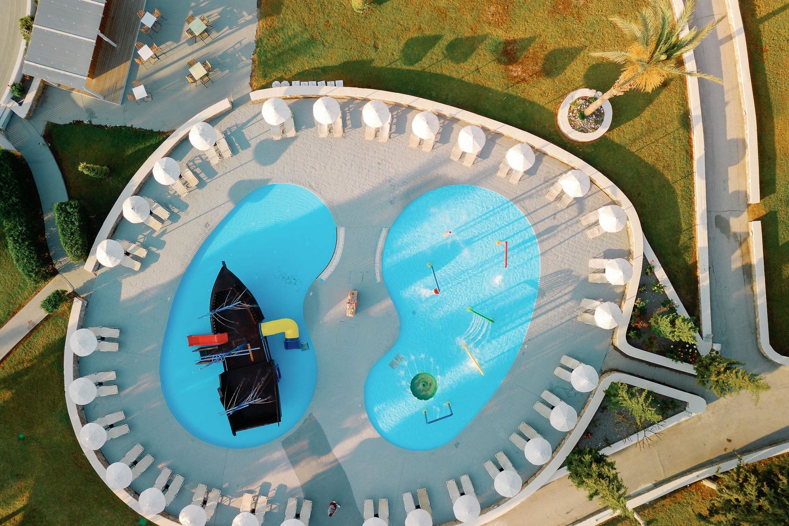 Miraluna Beach Resort image 3