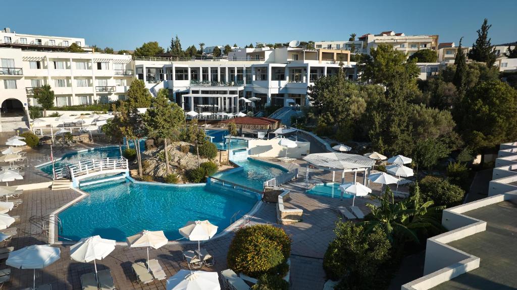 Miraluna Beach Resort image 0
