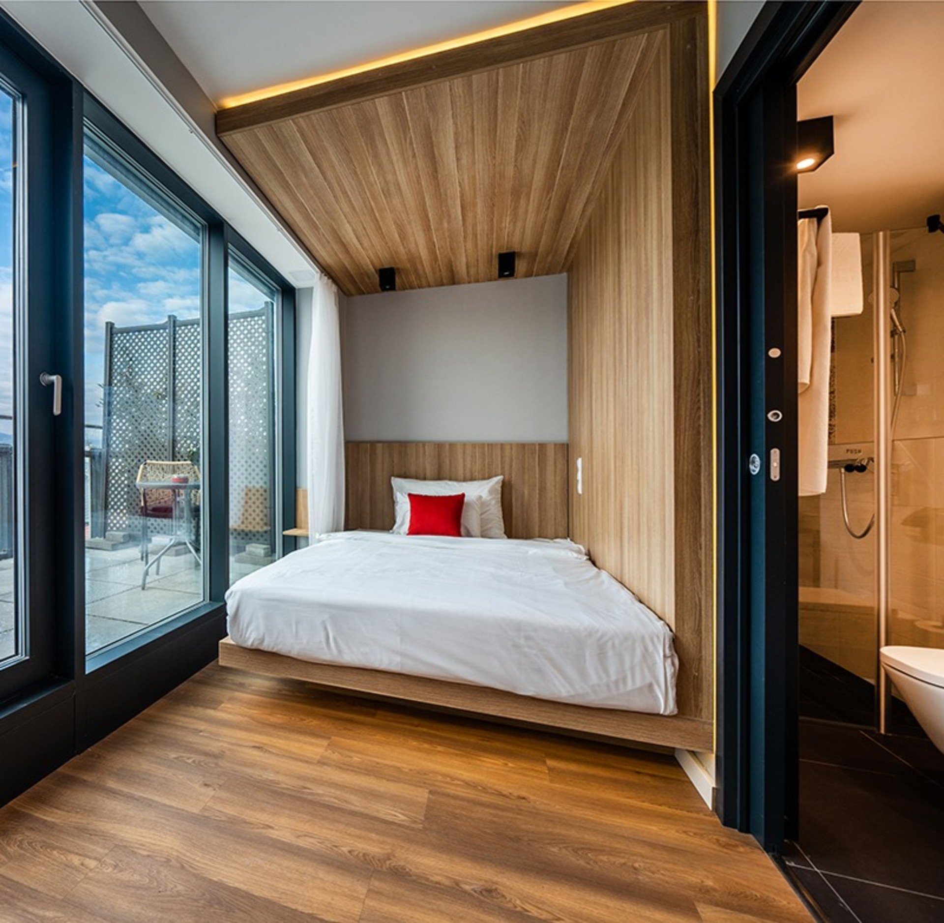 Up Hotel Budapest image 2