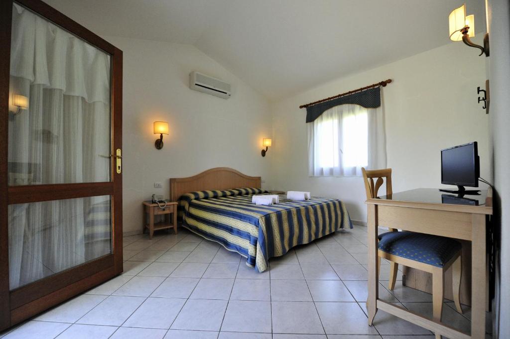 Cala Mirto image 1