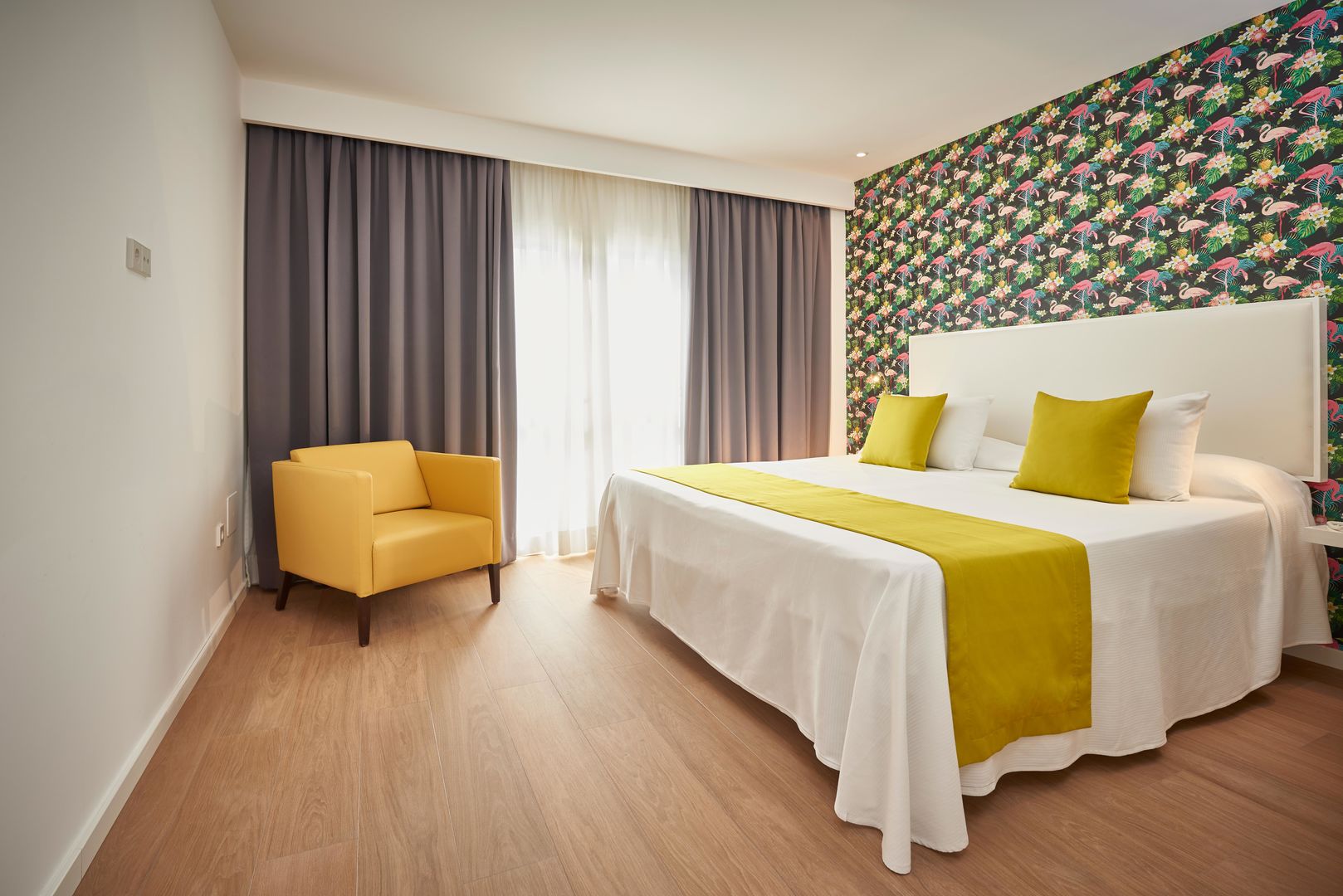 Flamingo Beach Mate image 2