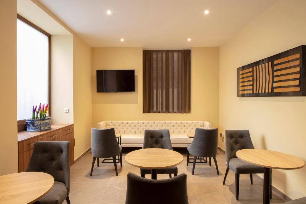 Sh Suite Palace image 3