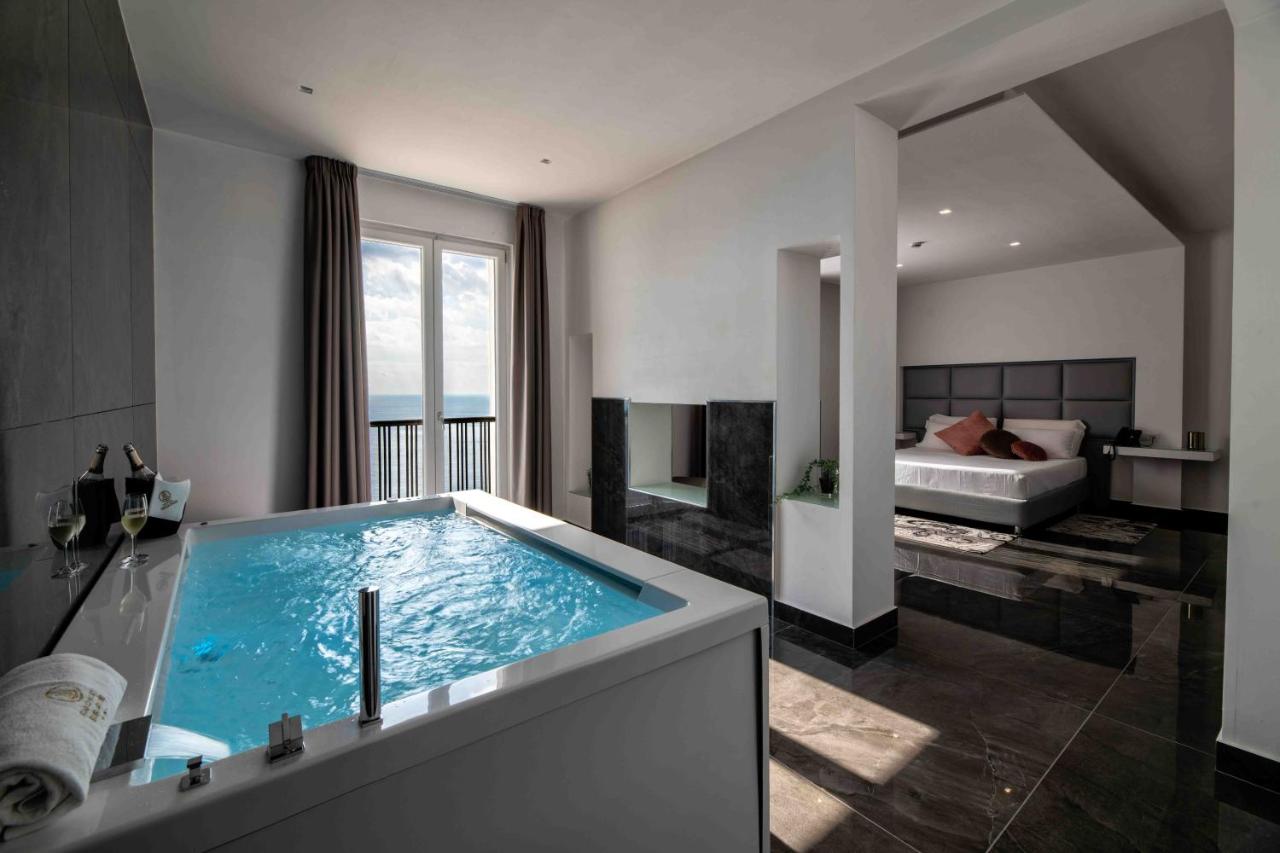 Grand Hotel Serapide.