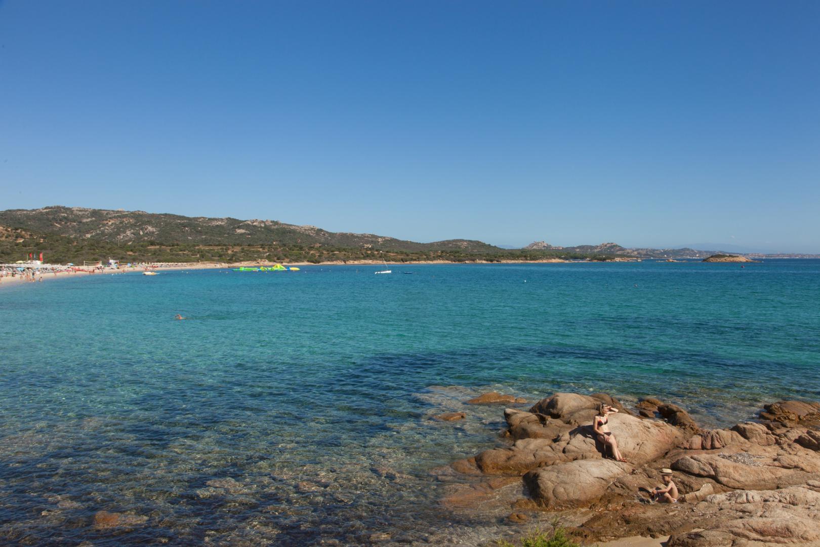 Rotsachtige kustlijn — Centro Vacanze Isuledda