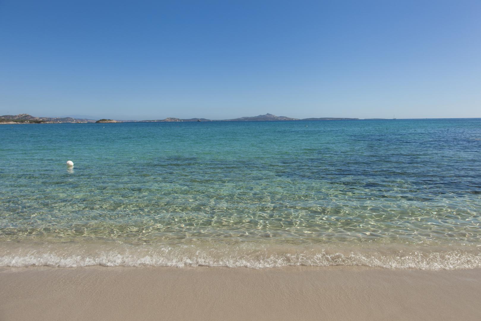 Wit zandstrand met turquoise water — Centro Vacanze Isuledda