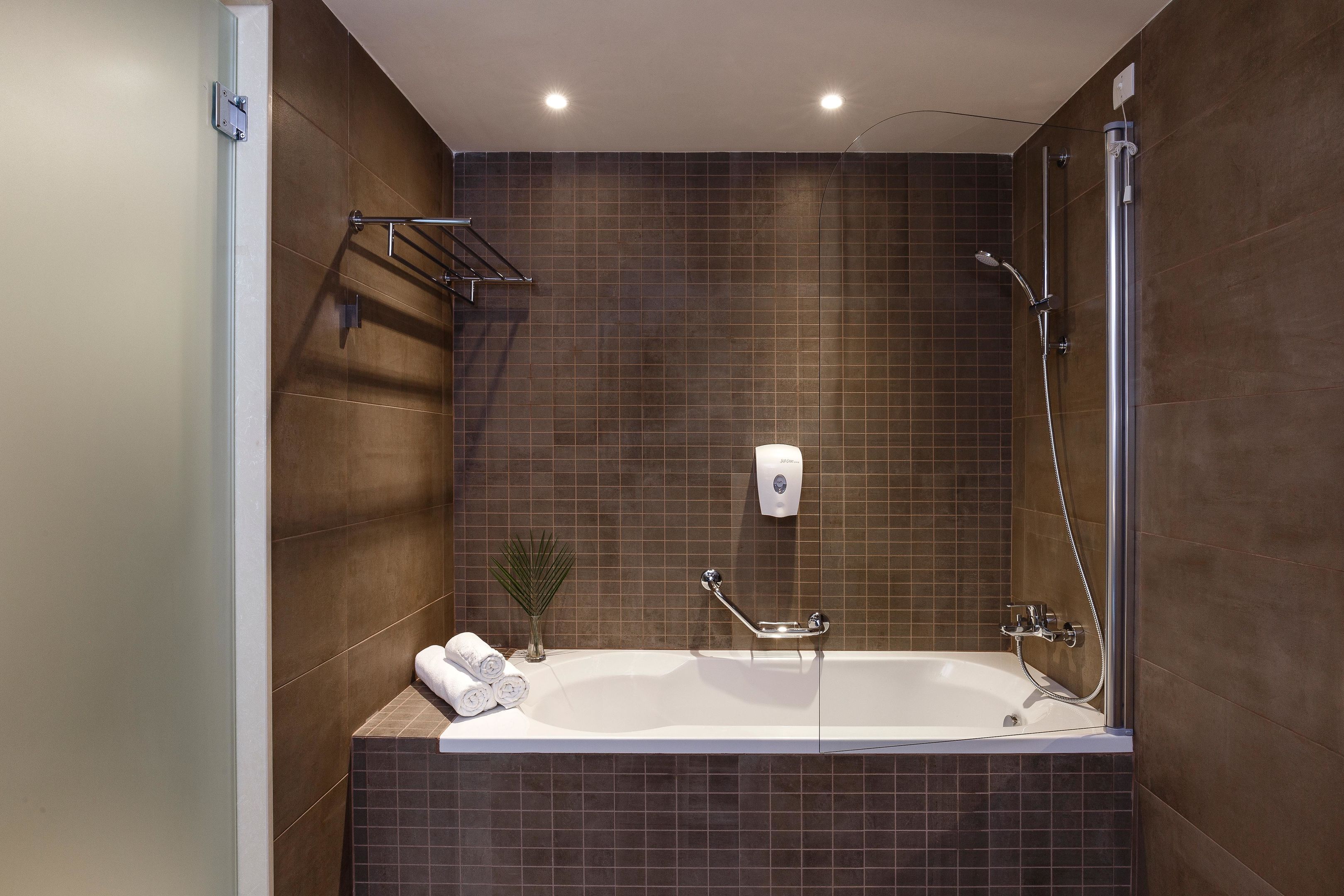 FAMILY SUITE WITH 2 SEPARATE BEDROOMS & GARDEN VIEW