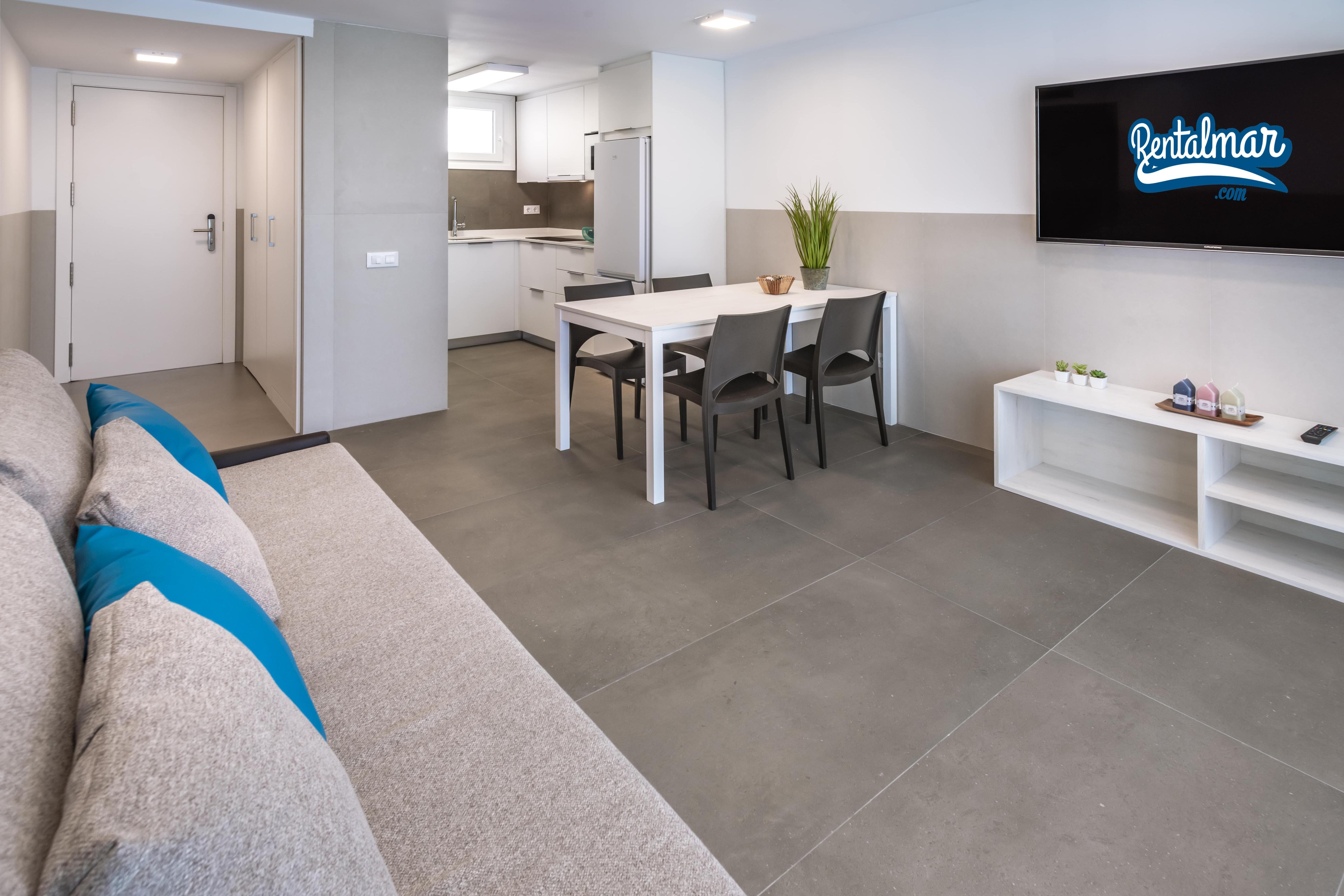 Rentalmar Salou Playa Family Suites & Pool image 2