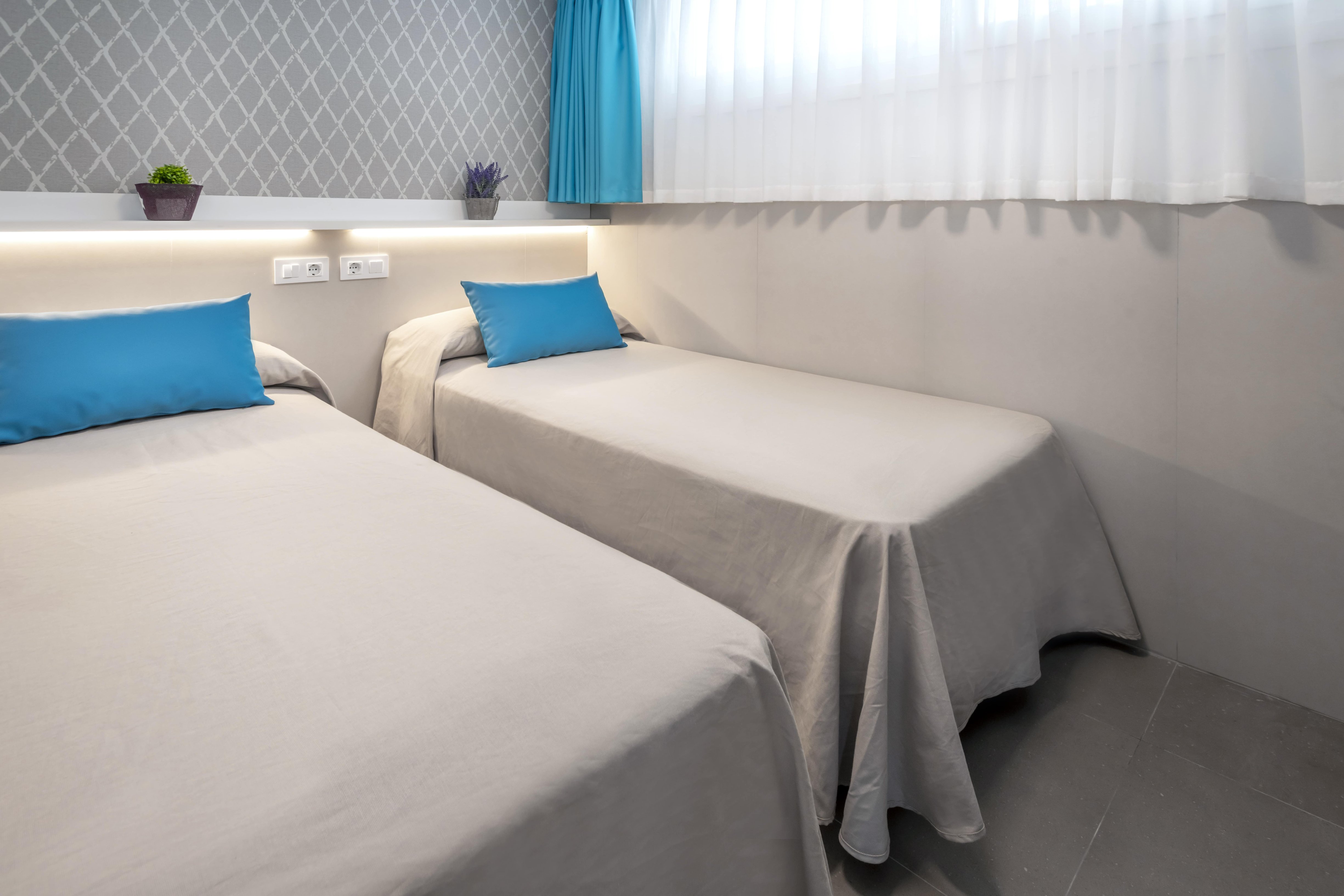 Rentalmar Salou Playa Family Suites & Pool image 1