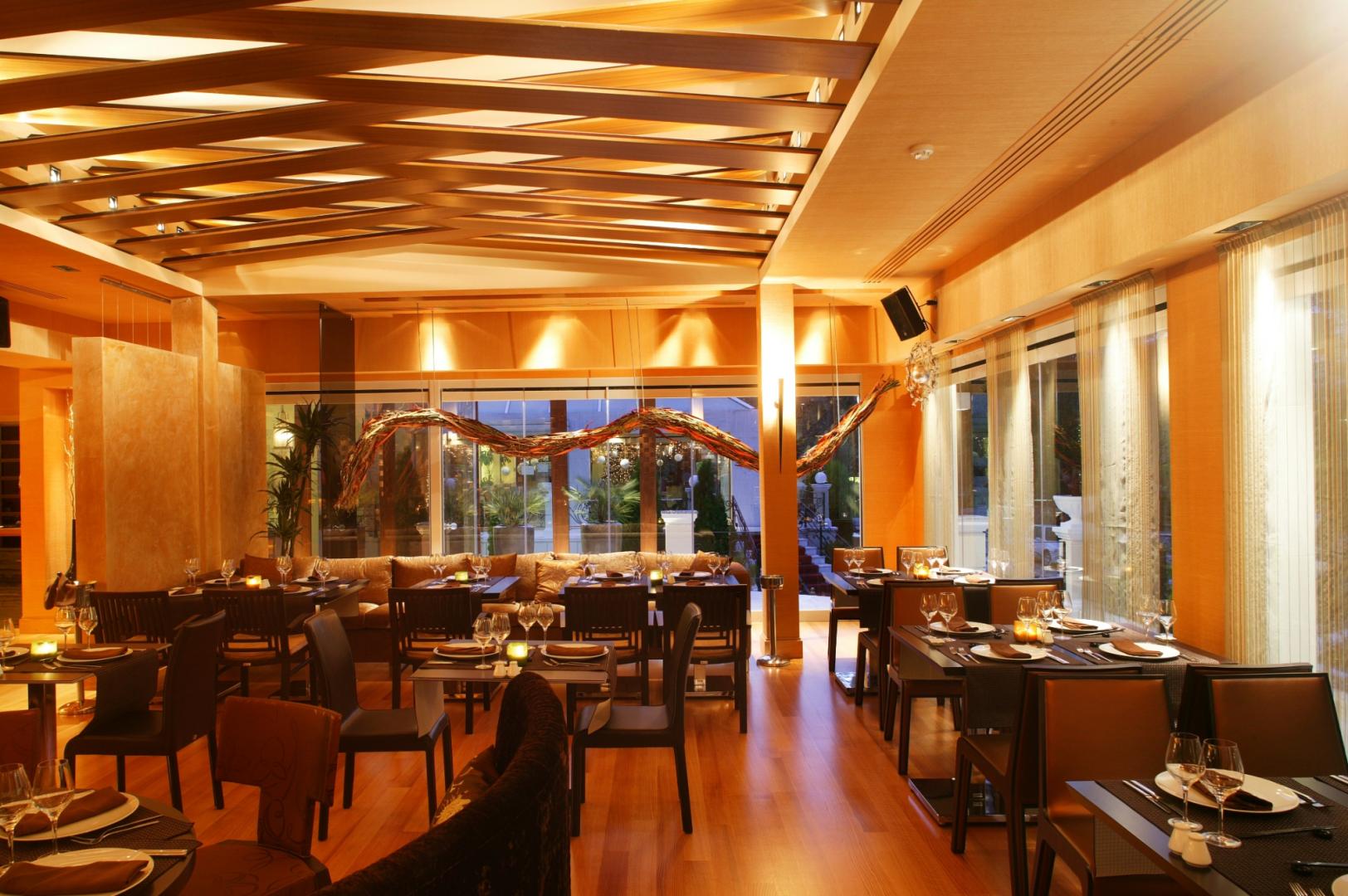 Theoxenia Palace Hotel image 2