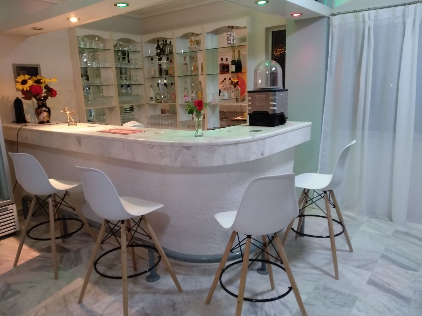 Leonidas Hotel & Studios image 2