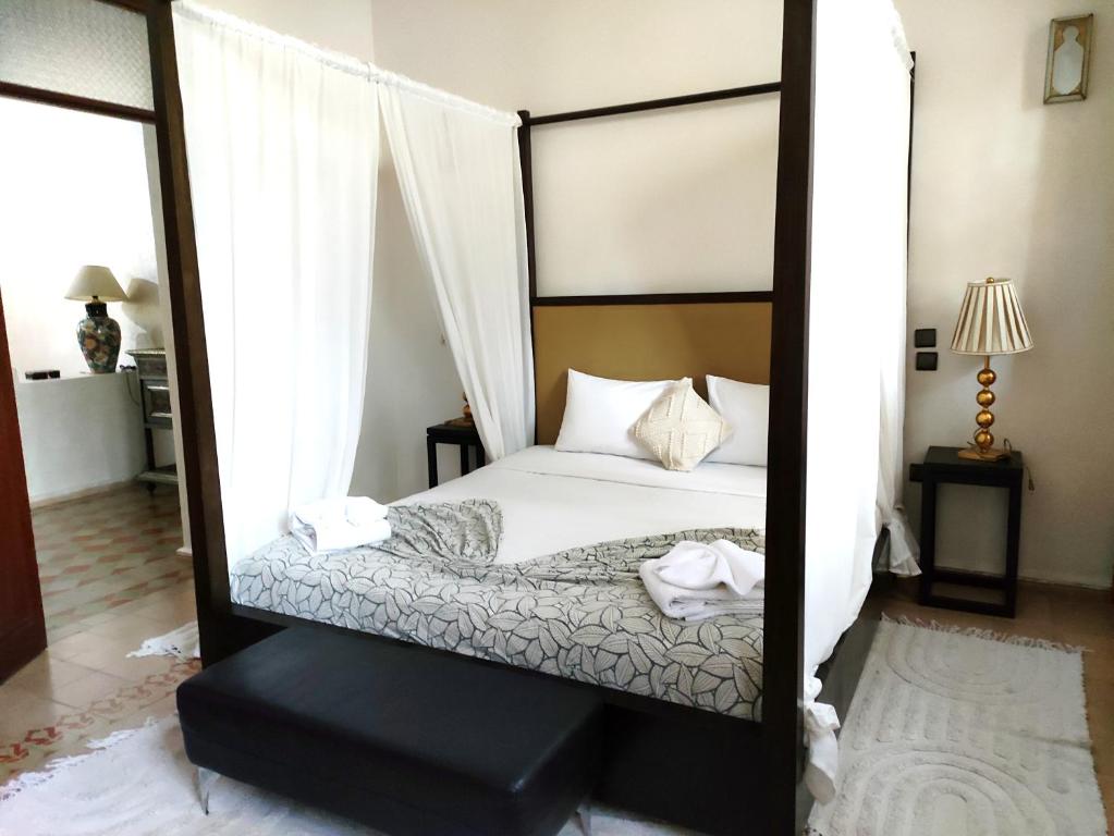 Las Palmeras image 1