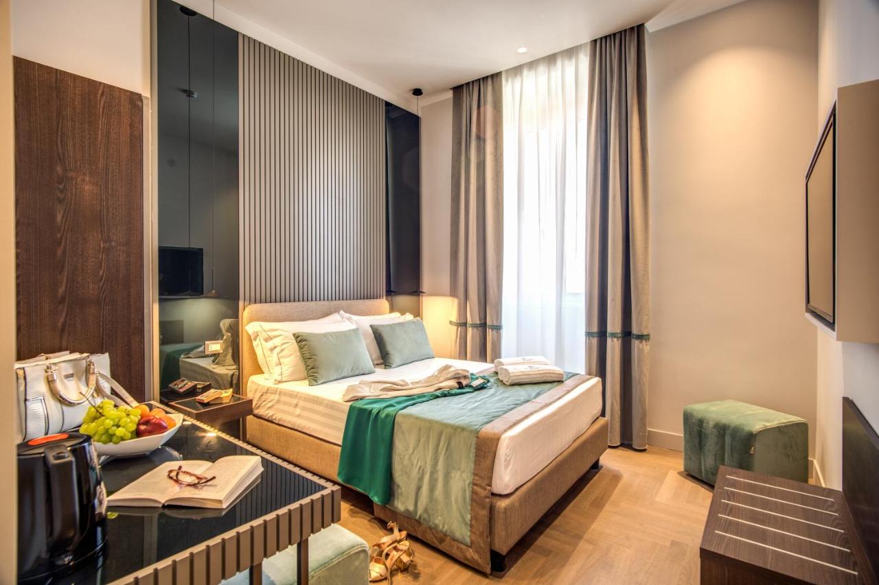 Hotel 77