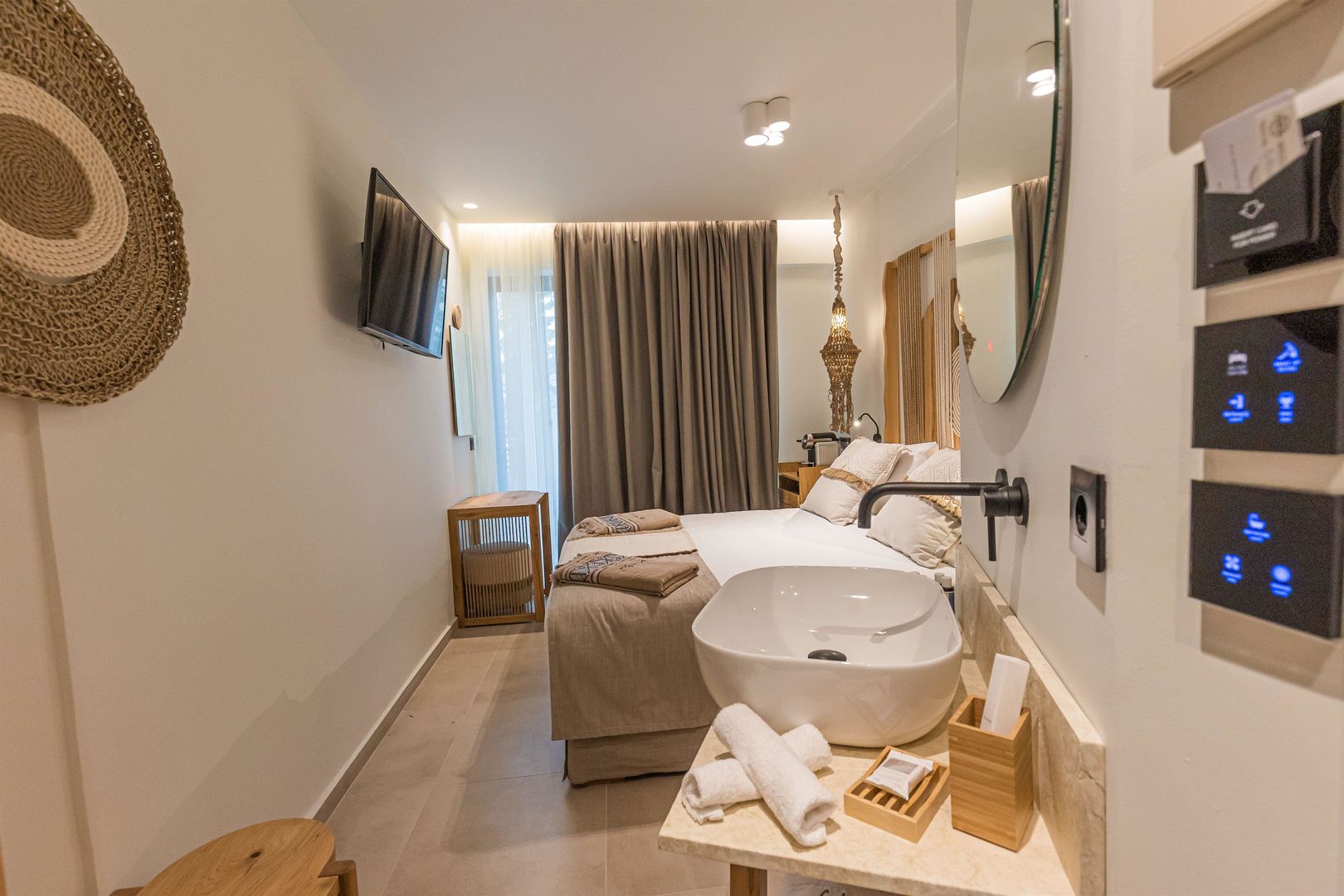 Cabana Blu Hotel & Suites image 1