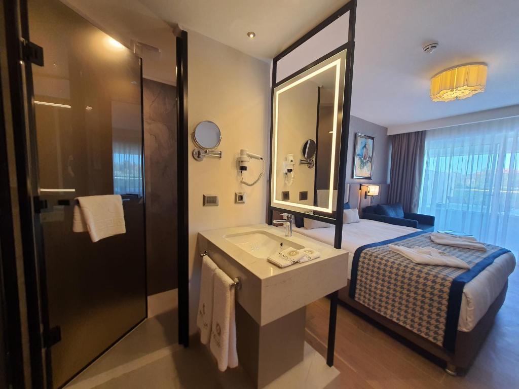 Sunthalia Hotels & Resorts image 2