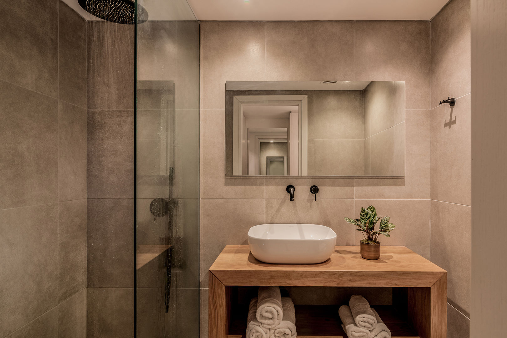 New Beach Hotel image 3