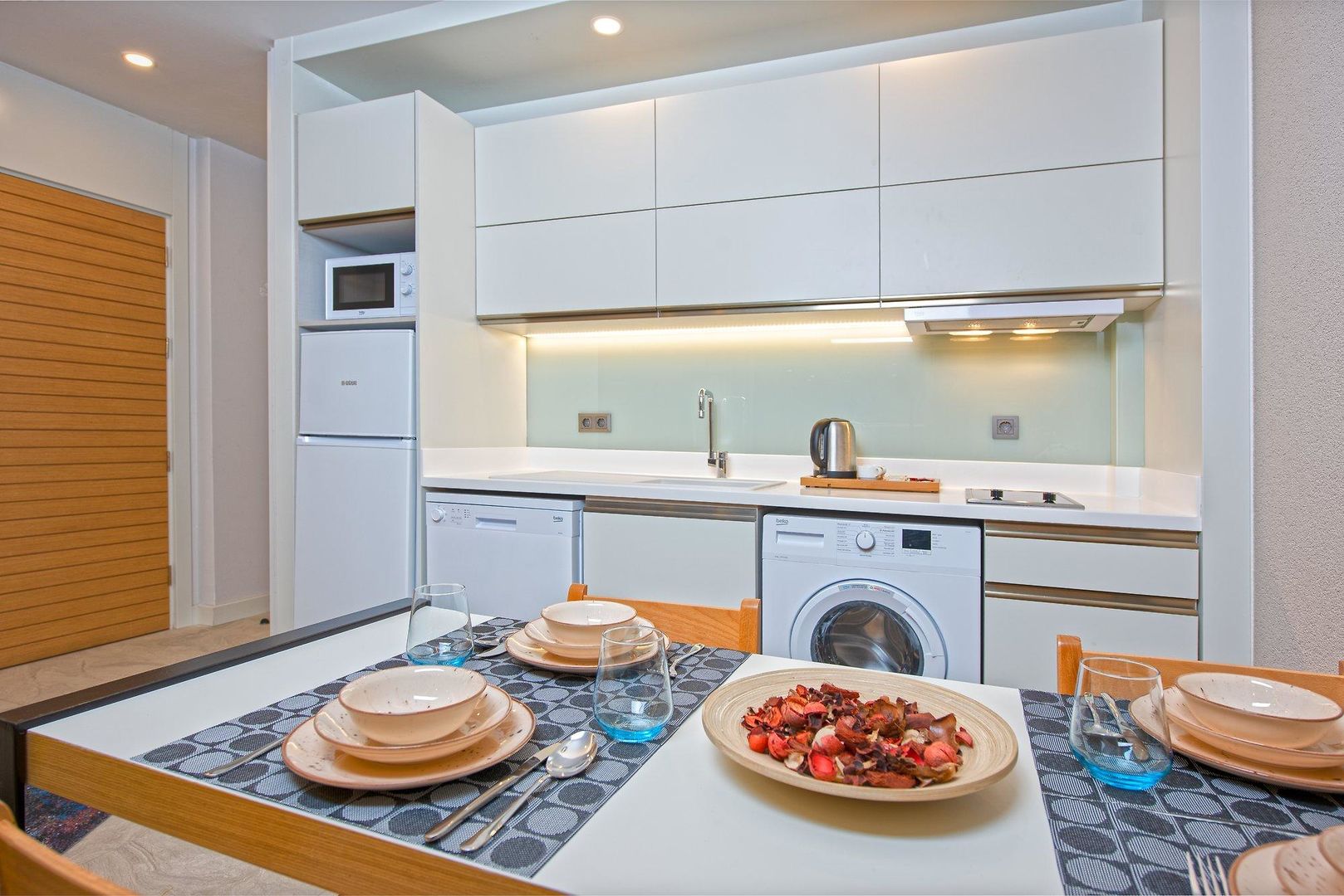 A Suite Side image 3