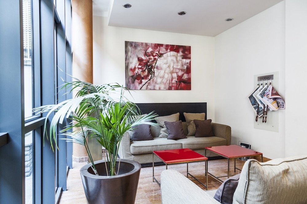 Des Etrangers image 2