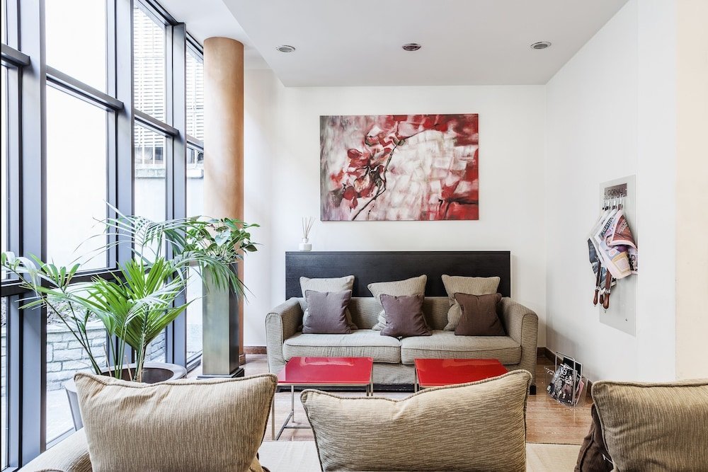 Des Etrangers image 3