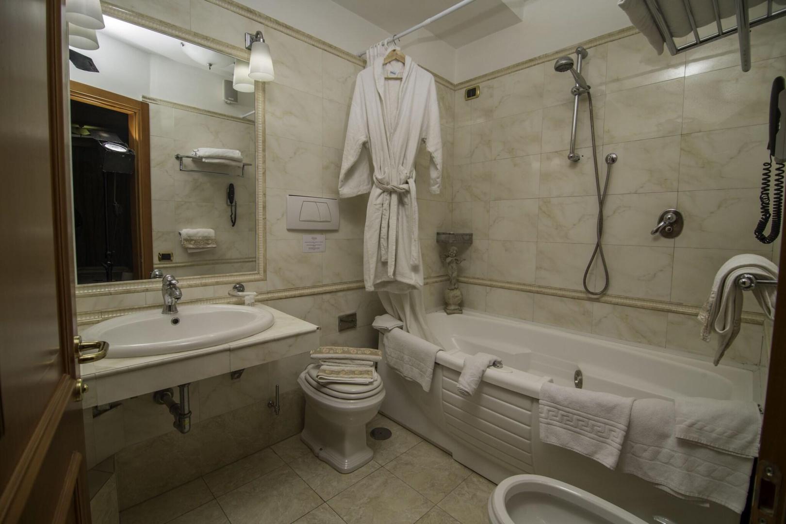 Luxury Rooms H 2000 Roma foto 26