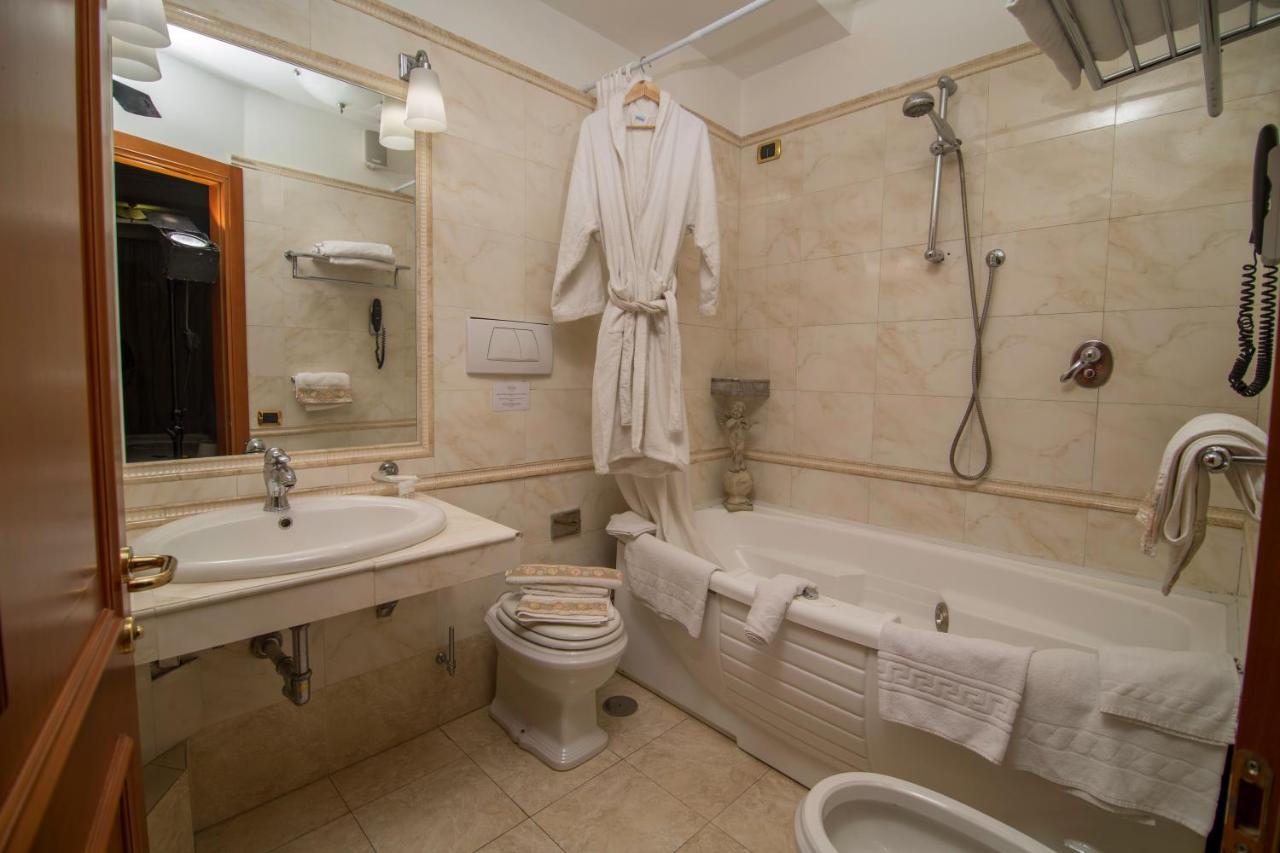 Luxury Rooms H 2000 Roma foto 4