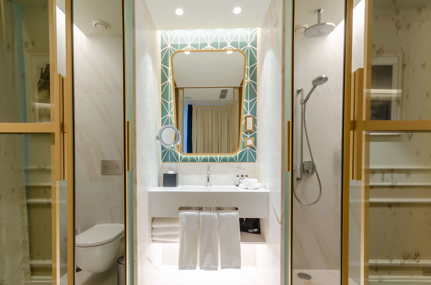 The Emerald House Lisbon, Curio Collection by Hilton image 2